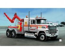 Italeri 1:24 US Wrecker Truck Model Kit