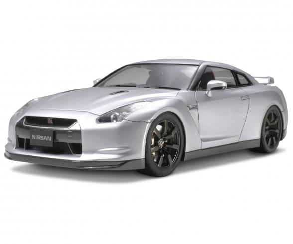 1:24 Nissan GT-R Strassenversion