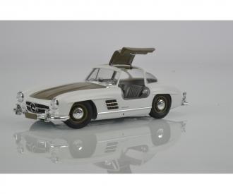 1:24 Mercedes-Benz 300SL, plastic model kit