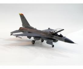 1:72 US F-16CJ Fighting Falcon, plastic model kit