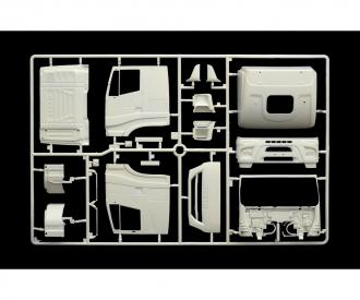 Iveco HI-WY E5 Abarth 1:24 truck model kit