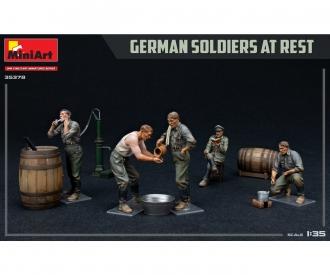 1:35 Fig. Dt. Soldaten in Ruhe (5) SE