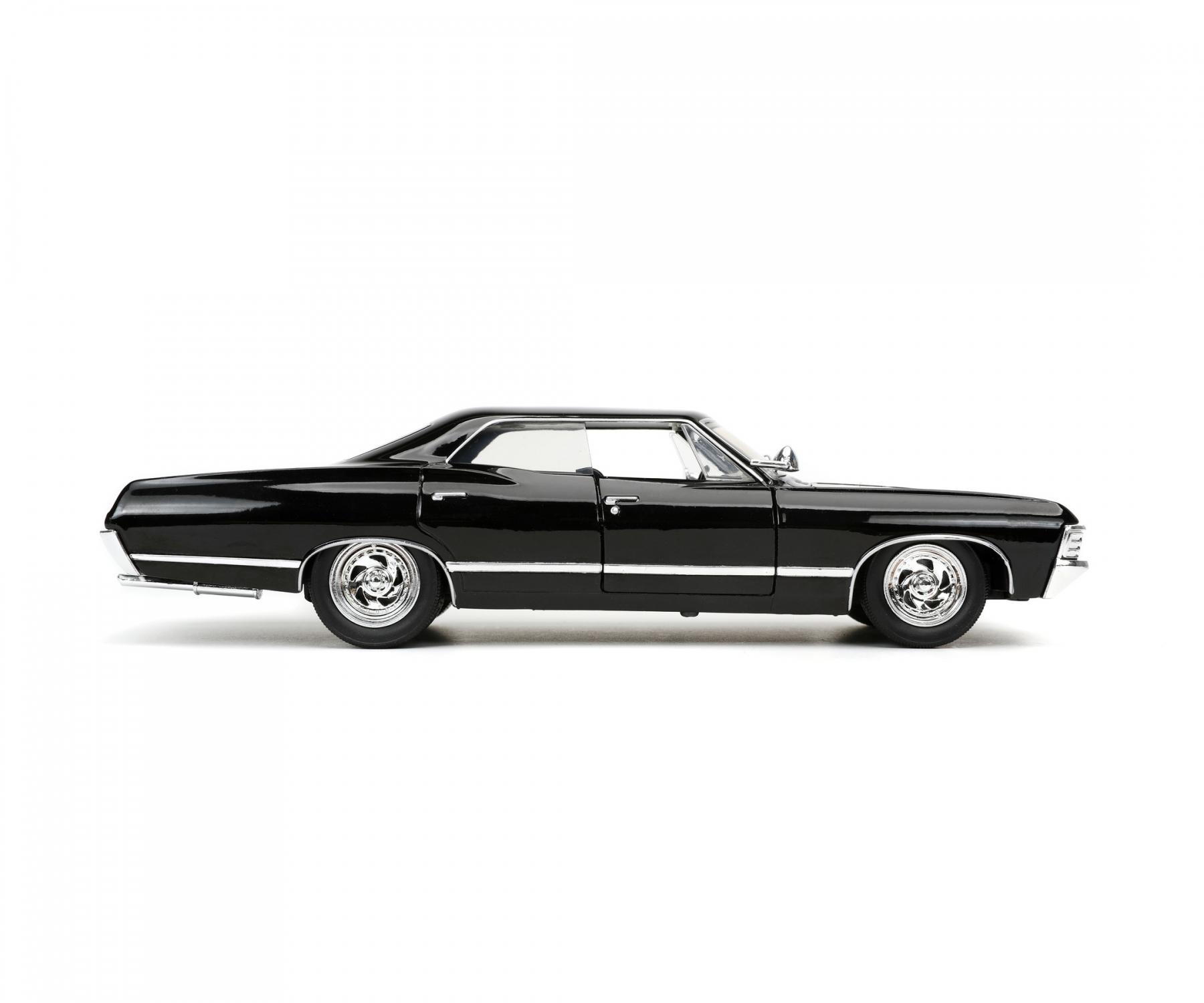 Amazon | 1:24 SUPERNATURAL 1967 CHEVY IMPALA SS w/DEAN