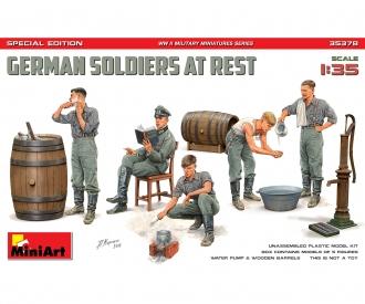 1:35 Fig. Ger. Soliders at Rest (5) SE