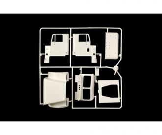 Italeri Freightliner FLC 1:24 Truck Model Kit