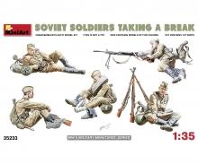 1:35 Fig. Sov. Soldiers take a Break (5)