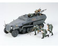 1:35 WWII Sdkfz.251/1 Hanomag, plastic model kit