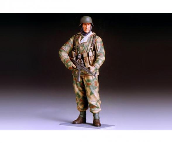 1:16 WWII German Infantryman Winter Figure Kit