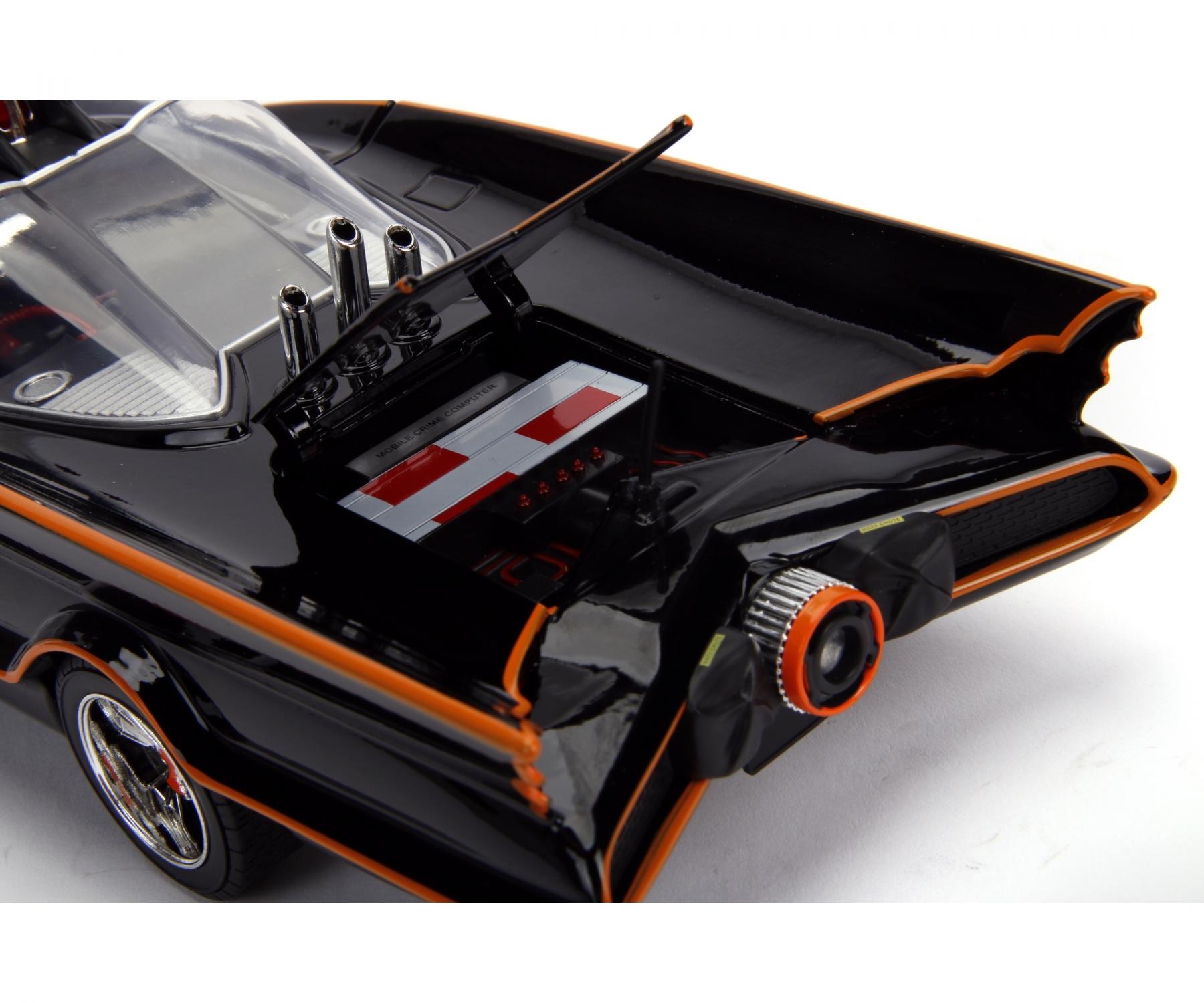 ザバットマン　バットモービル1/18　JADATOYS Amazon.com: The Batman 1:18 Batmobile with Lights Die-cast