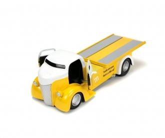 M&Ms Yellow 1947 Ford COE Flatbed 1:24