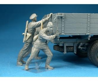 1:35 GAZ-AAA Mod. 1943 Cargo Truck (5)