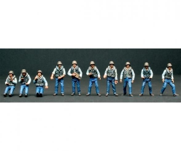 Italeri ELCO 80' PT Boat Crew Model Kit 1:35