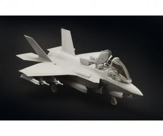 Italeri F-35B Lightning II Model Kit 1:48