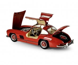 Mercedes 300 SL Model Car 1:8 Red Replica