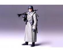 1:16 WWII German Machine Gunner, plastic model kit