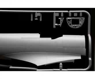 1:32 Supermarine Spitfire Mk.XVIe, model kit
