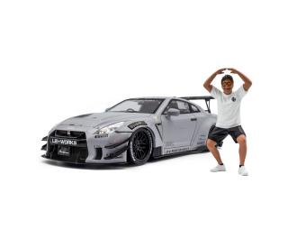 1:18 Nissan GT-R (R35) grey w. figure 1:18 Nissan GT-R (R35) grey w. figure