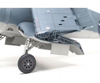 1:32 F4U-1 Corsair "Birdcage", plastic assembly kit
