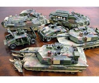 1:35 US MBT M1A2 Abrams, model kit, 3 figures
