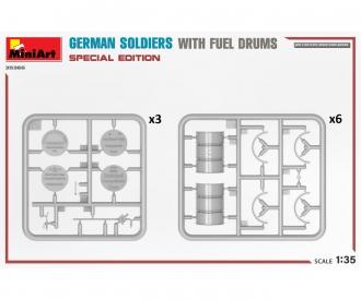 1:35 Fig. Soldaten m. Kraftstofffäs. (5)