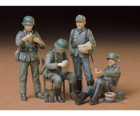 1:35 German Soldiers at Rest, plastic model kit