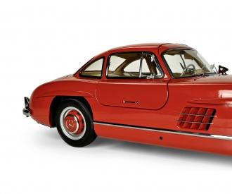 Mercedes 300 SL Model Car 1:8 Red Replica