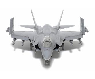 1:48 F-35C Lightning II, plastic model kit