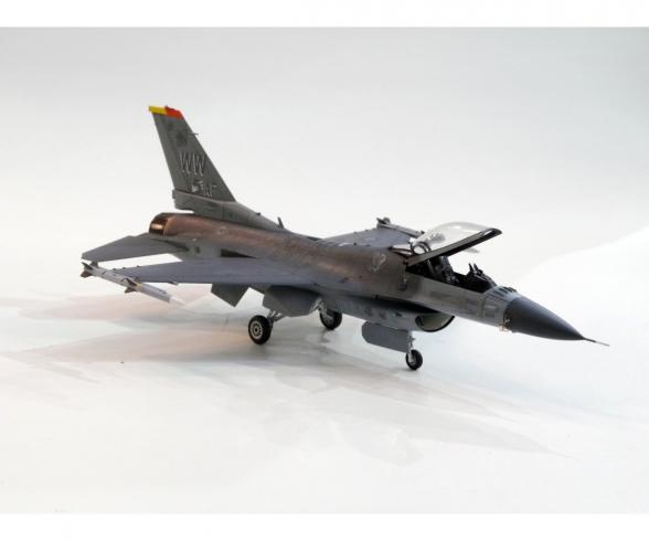 1:72 US F-16CJ Fighting Falcon, plastic model kit