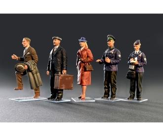 1:35 Fig. Tram Crew with Passengers (5)