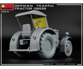 1:35 Deutscher Traktor/Zugmaschine "D8532"