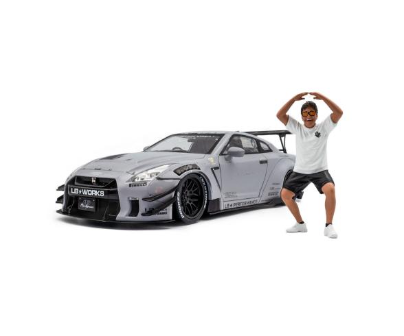 1:18 Nissan GT-R (R35) grey w. figure 1:18 Nissan GT-R (R35) grey w. figure