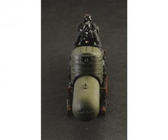 Italeri S.L.C. Maiale 200 Model Kit with Crew
