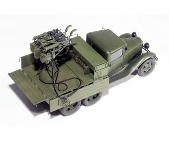 1:35 GAZ-AAA m. Quatre pièces M4 Maxim (1)