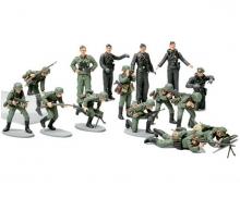 1:48 WWII German Infantry Figure Set, model kit