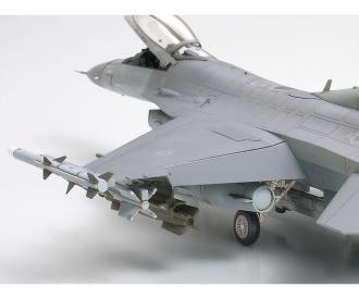1:48 Lockheed Martin F-16C Block 25/32 model kit
