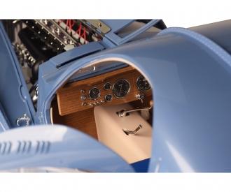 iXO Premium Collectables Bugatti 57 SC Model Car