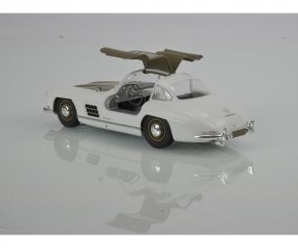 1:24 Mercedes-Benz 300SL, plastic model kit