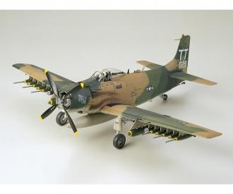 1:48 WWII Douglas A-1J Skyrider USAF