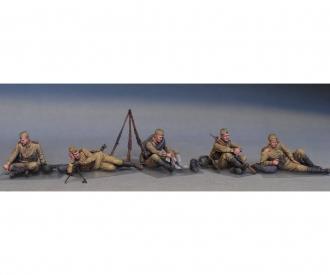 1:35 Fig. Sov. Soldiers take a Break (5)