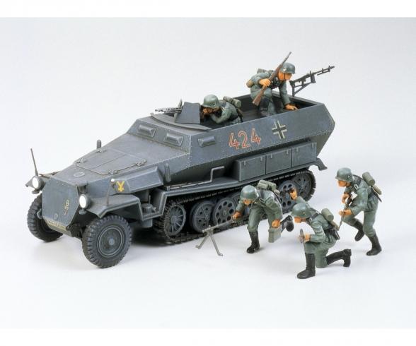 1:35 WWII Sdkfz.251/1 Hanomag, plastic model kit