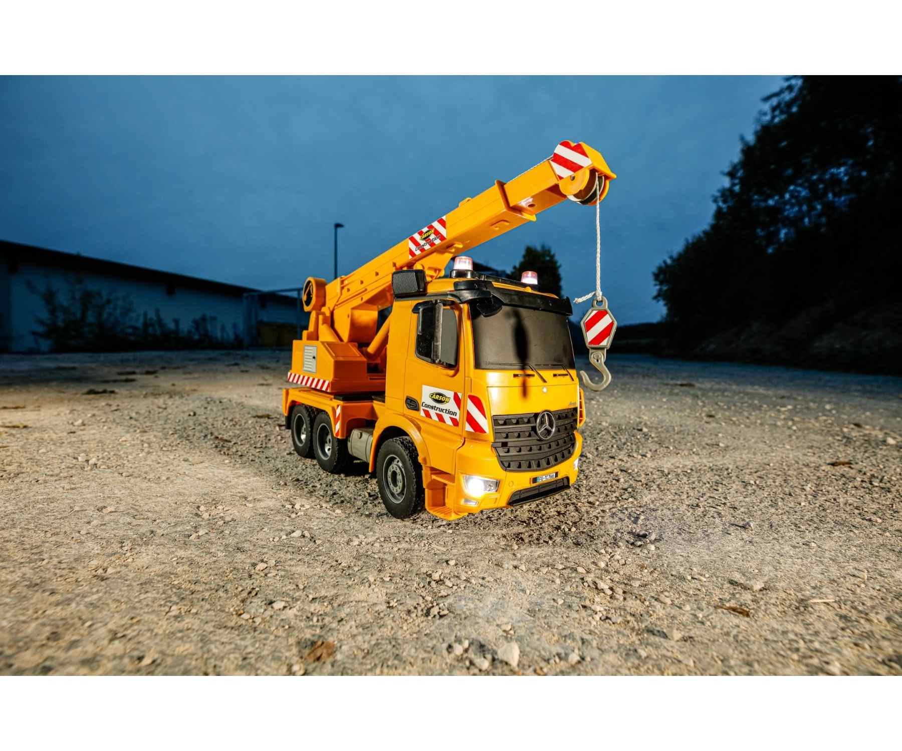 Trouvez 1:20 Mercedes-Benz Arocs Camion-grue 100% RTR en ligne