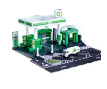 Petrol Station BP with 1 Vehicle, 17.5 x 28.3 x 10.5 cm