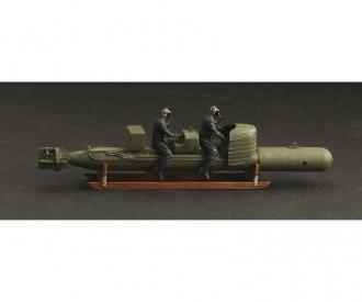 Italeri S.L.C. Maiale 200 Model Kit with Crew