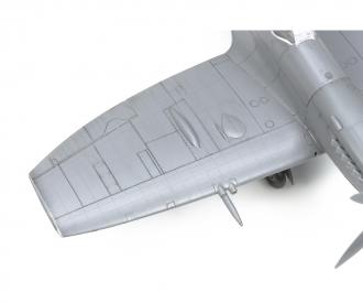 1:32 Supermarine Spitfire Mk.XVIe, model kit