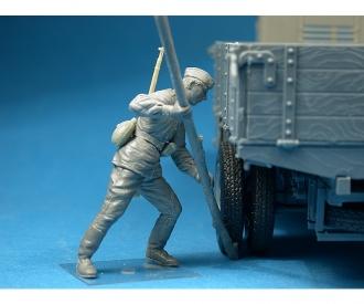 1:35 GAZ-AAA Mod. 1943 Cargo Truck (5)