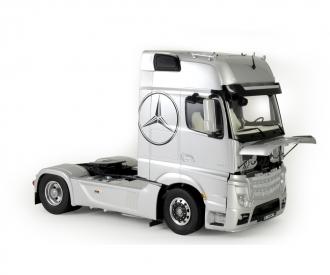 Mercedes Benz Actros MP4 Gigaspace Model Kit