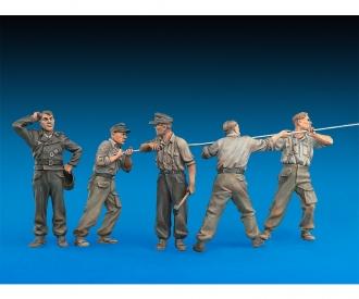 1:35 Fig. Ger. Tank Crew at Work (5) SE