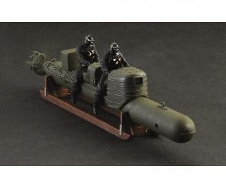 Italeri S.L.C. Maiale 200 Model Kit with Crew