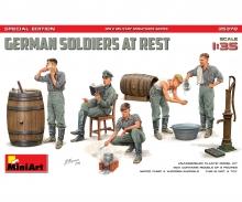 1:35 Fig. Dt. Soldaten in Ruhe (5) SE