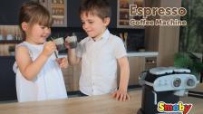 Die Smoby Espresso-Kaffeemaschine bietet großen Spielspaß für kleine Baristas.